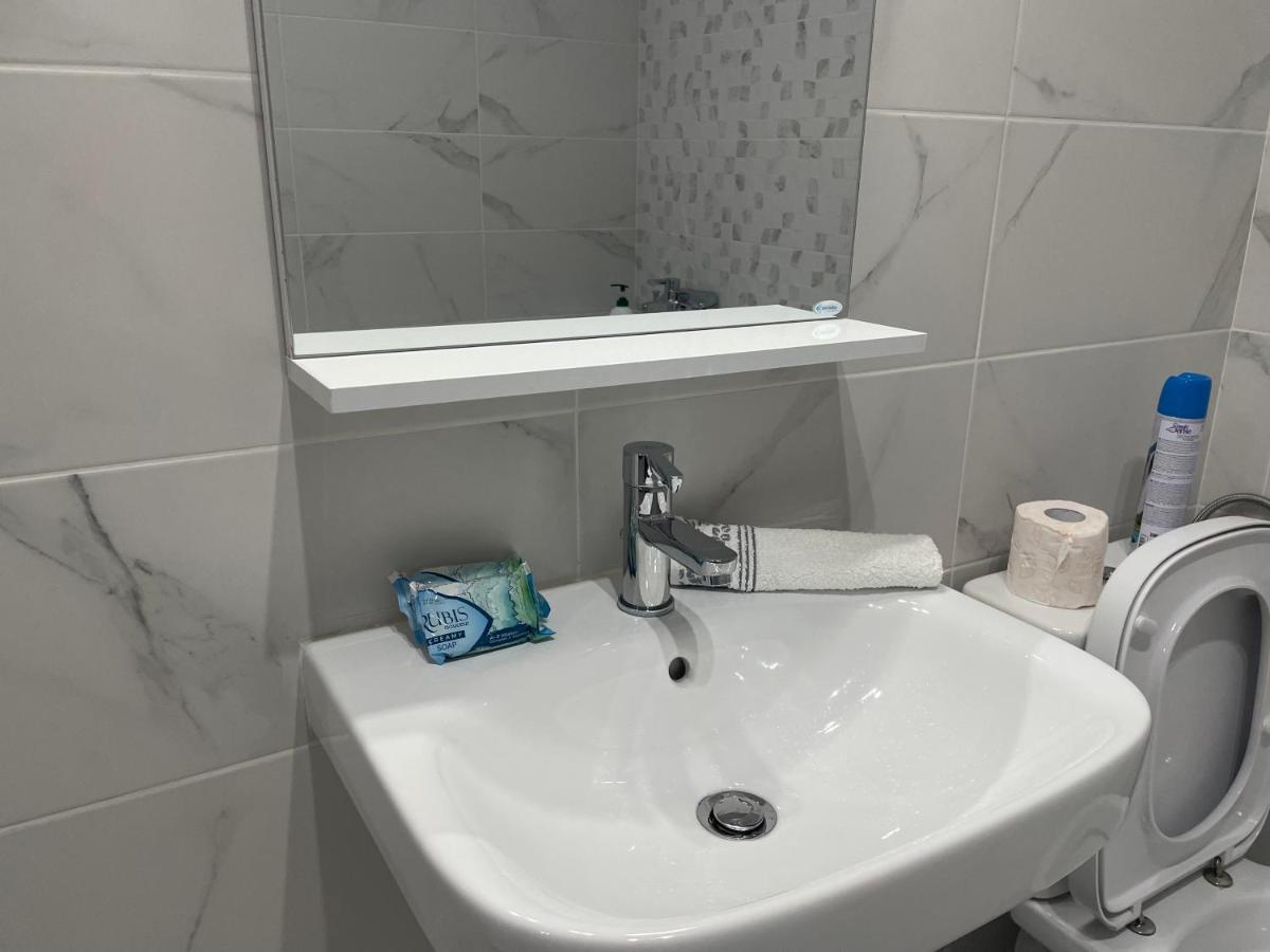 Moghioros Park Residence Dum4 Bukares Bagian luar foto