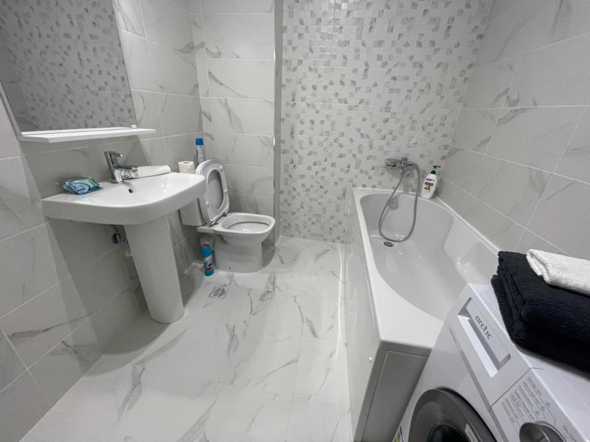 Moghioros Park Residence Dum4 Bukares Bagian luar foto