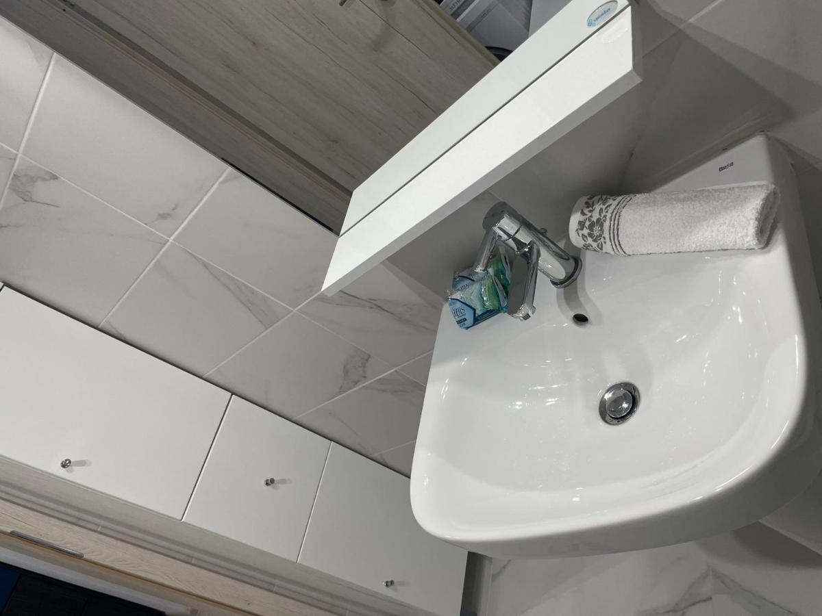 Moghioros Park Residence Dum4 Bukares Bagian luar foto